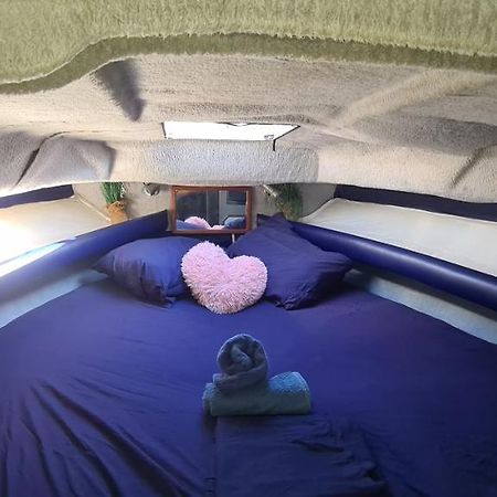 Boat To Sleep In Barcelona Hotel Sant Adria de Besos Luaran gambar