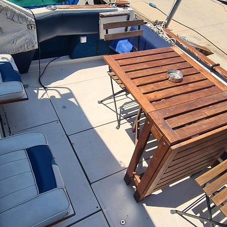 Boat To Sleep In Barcelona Hotel Sant Adria de Besos Luaran gambar