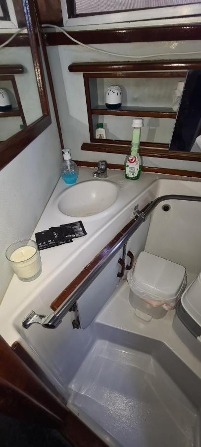 Boat To Sleep In Barcelona Hotel Sant Adria de Besos Luaran gambar