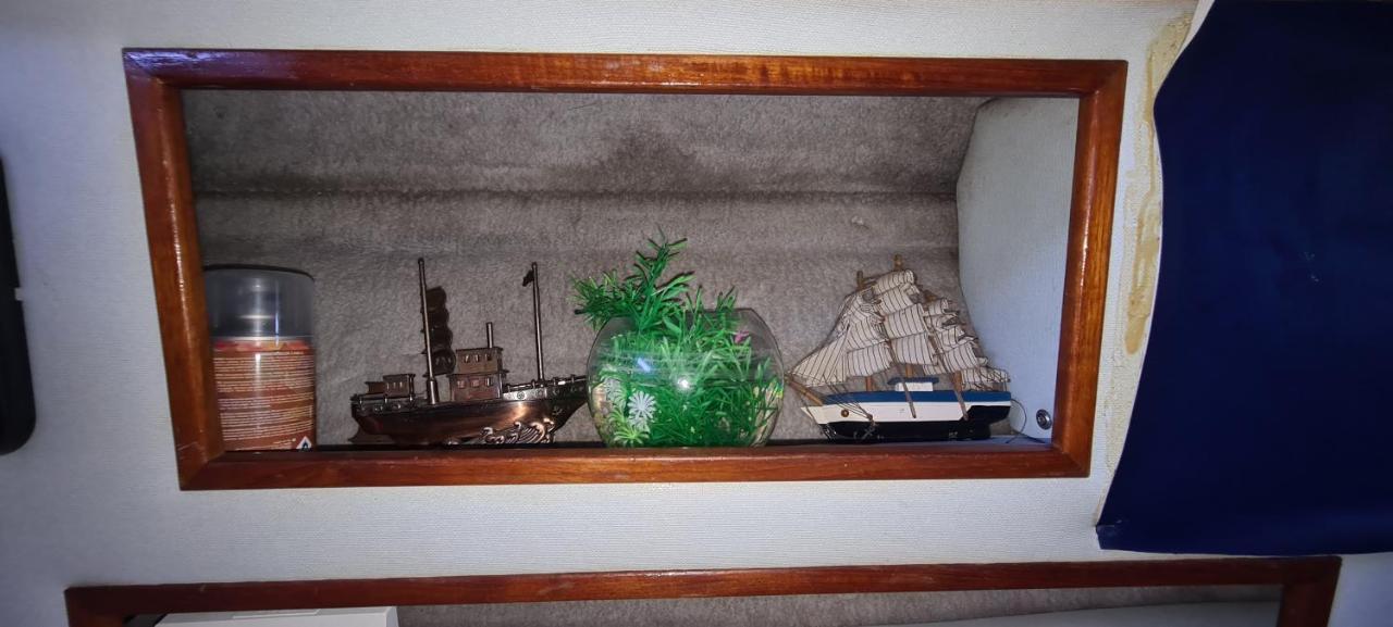 Boat To Sleep In Barcelona Hotel Sant Adria de Besos Luaran gambar